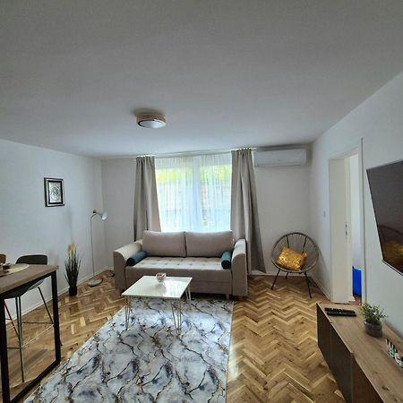 Sajra Apartment SJJ Esterno foto